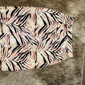 Women’s Kendall and Kylie Silk Skirt Size Large